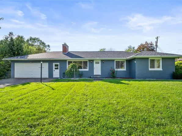 1304 Mertensia Rd, Farmington, NY 14425