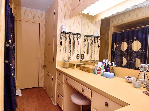 4th image of 307 Shady Oaks Dr