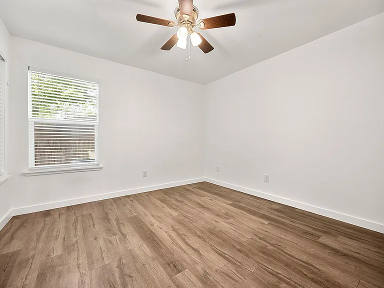 6409 Burns St #106 — Photo 11