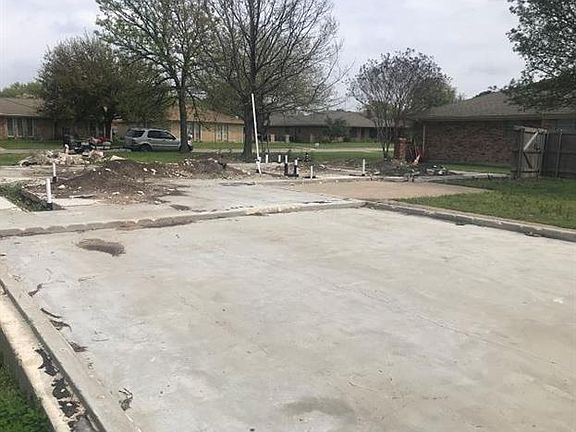 5th image of 806 Cypress Dr