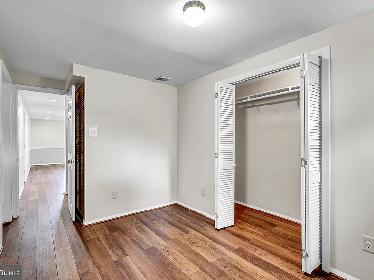 14715 Lock Dr — Photo 31