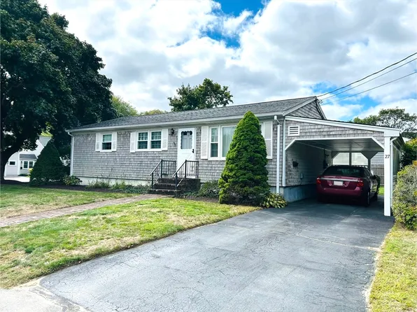 27 Brewster St, Dartmouth, MA 02748