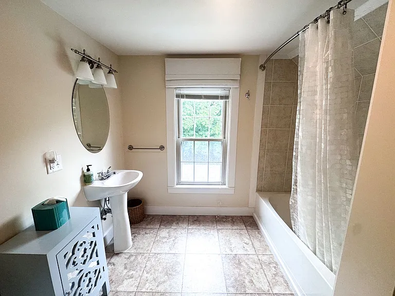 371 Middle St — Photo 17