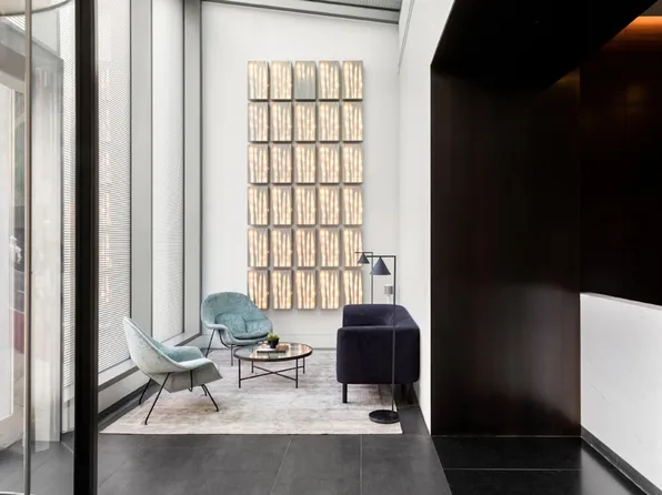1065 Second Avenue 23C image 2 of 11