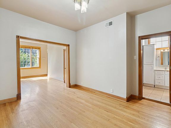 3rd image of 2527 N Ashland Ave #2