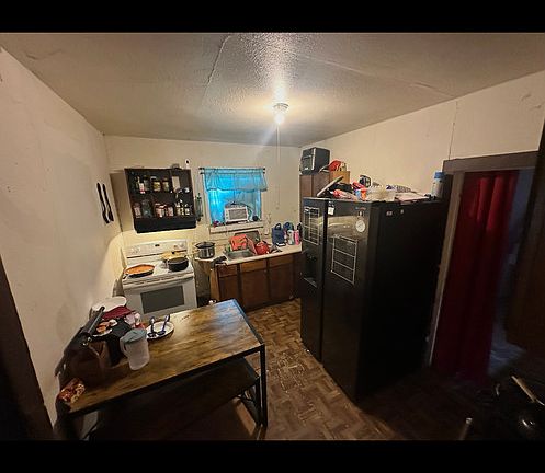 3rd image of 817 W Cargile