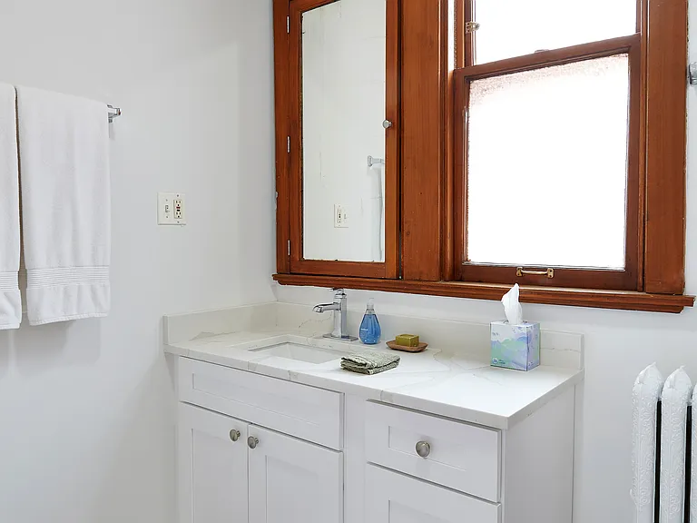 5653 N Winthrop Ave #2B — Photo 6