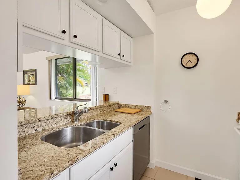 526 Club Dr — Photo 11