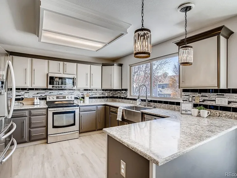 2421 S Waco Ct — Photo 4