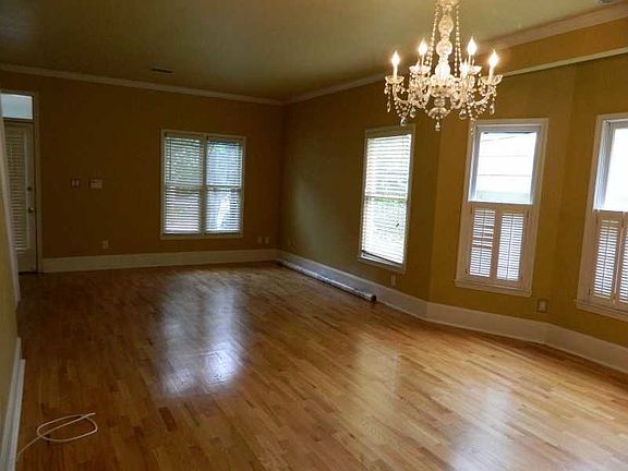 Spacious dining room with bay windows