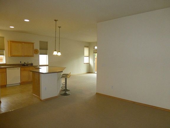 4th image of 4243 Sentinel Dr NE