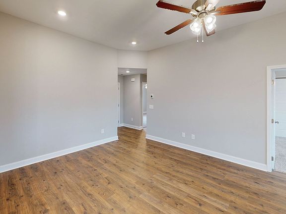 4th image of 228 Donegal Dr
