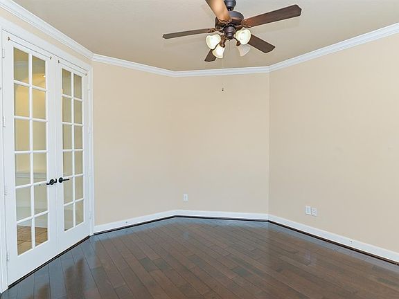 5th image of 923 Terscott Ln