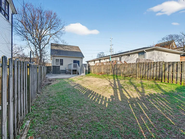 1103 Summit Ave — Photo 28
