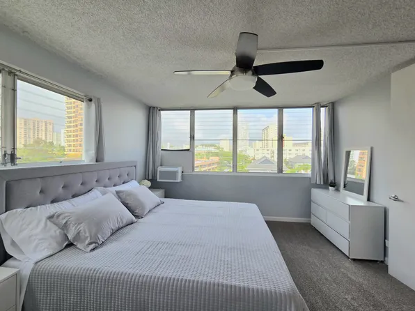 1052 Ala Nanu St, Honolulu, HI 96818