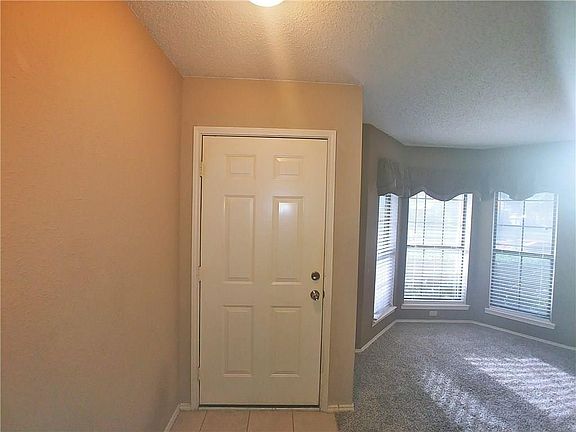 5th image of 1712 Circle Creek Dr