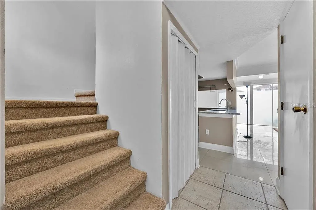 Building Photo - 352 Caribbean Dr #MAIN