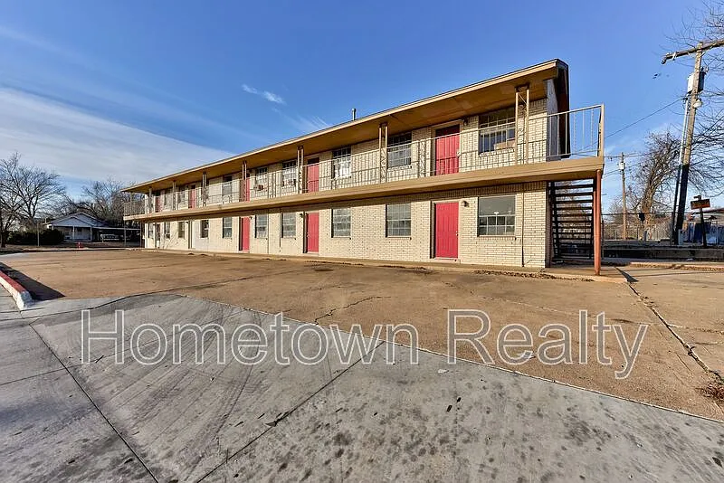 1 bed, 1.0 bath, $350 — Photo 2