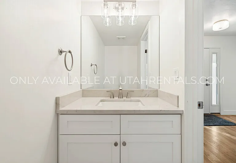 960 N Eastview Dr — Photo 9