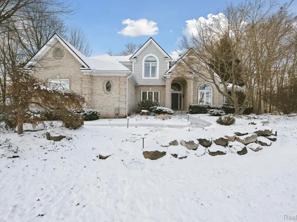 943 Troon, Highland, MI 48357