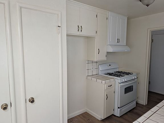 4th image of 3876 N Pleasant Ave