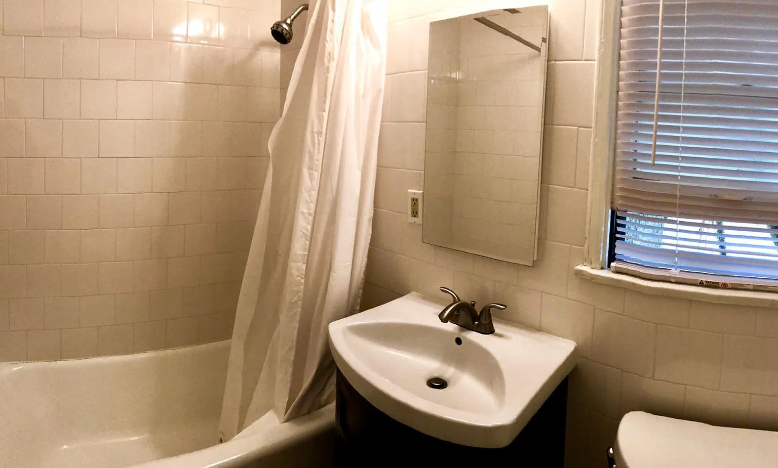 1661 Selby Ave — Photo 4