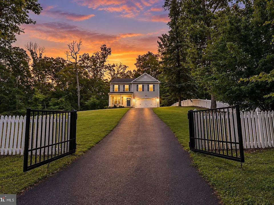 43 Twin Oaks Dr