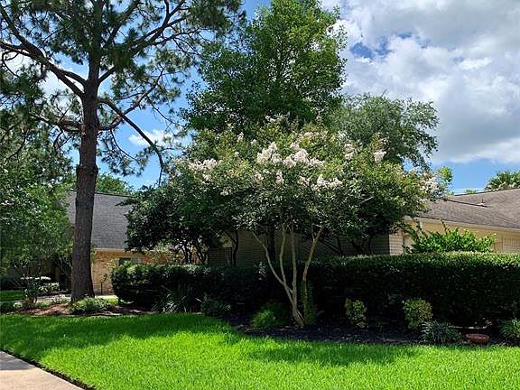 2nd image of 15707 Mesa Verde Dr