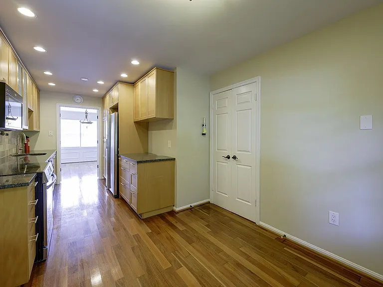 7518 Westlake Ter — Photo 24