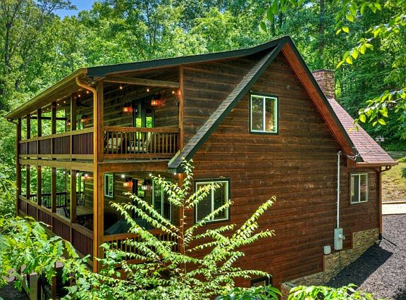 3rd image of 565 Catawba Cir
