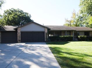 2501 E 122nd St, Burnsville, MN 55337