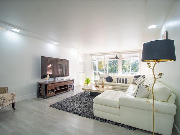 3rd image of 4240 Oaks Terrace #203