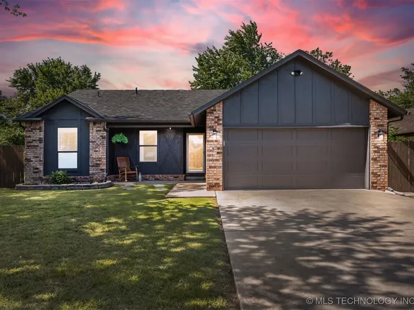 1406 Paradise Ln, Claremore, OK 74017
