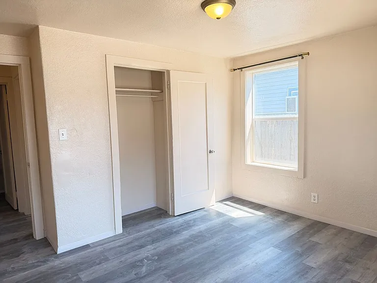1302 Bunting Ave — Photo 3