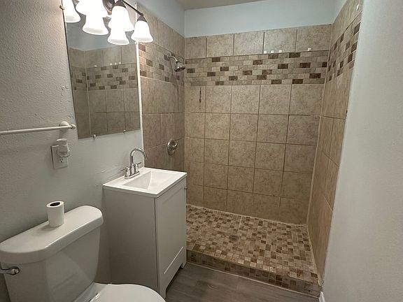 3rd image of 435 CANTRELL DR