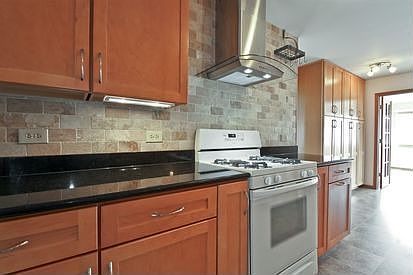 3rd image of 10661 S Laramie Ave