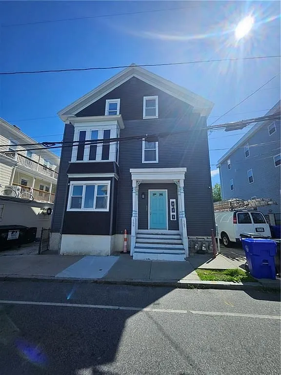 2 bed, 1.0 bath, 1100 sqft, $2,000 — Photo 1