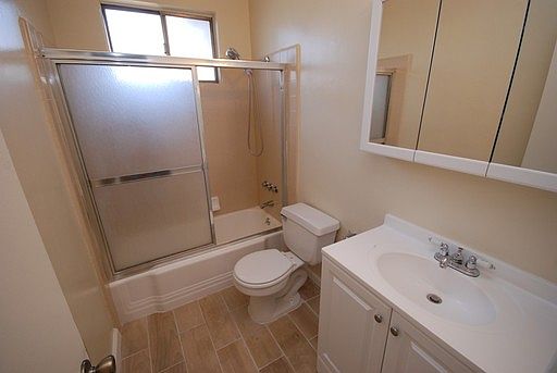 5th image of 910 N Orange Grove Ave APT 10