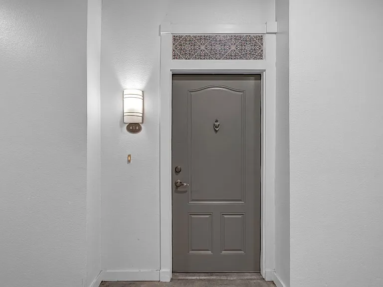 404 Rio Grande — Photo 16