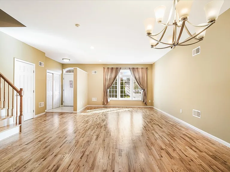 58 Alexander Ct — Photo 7