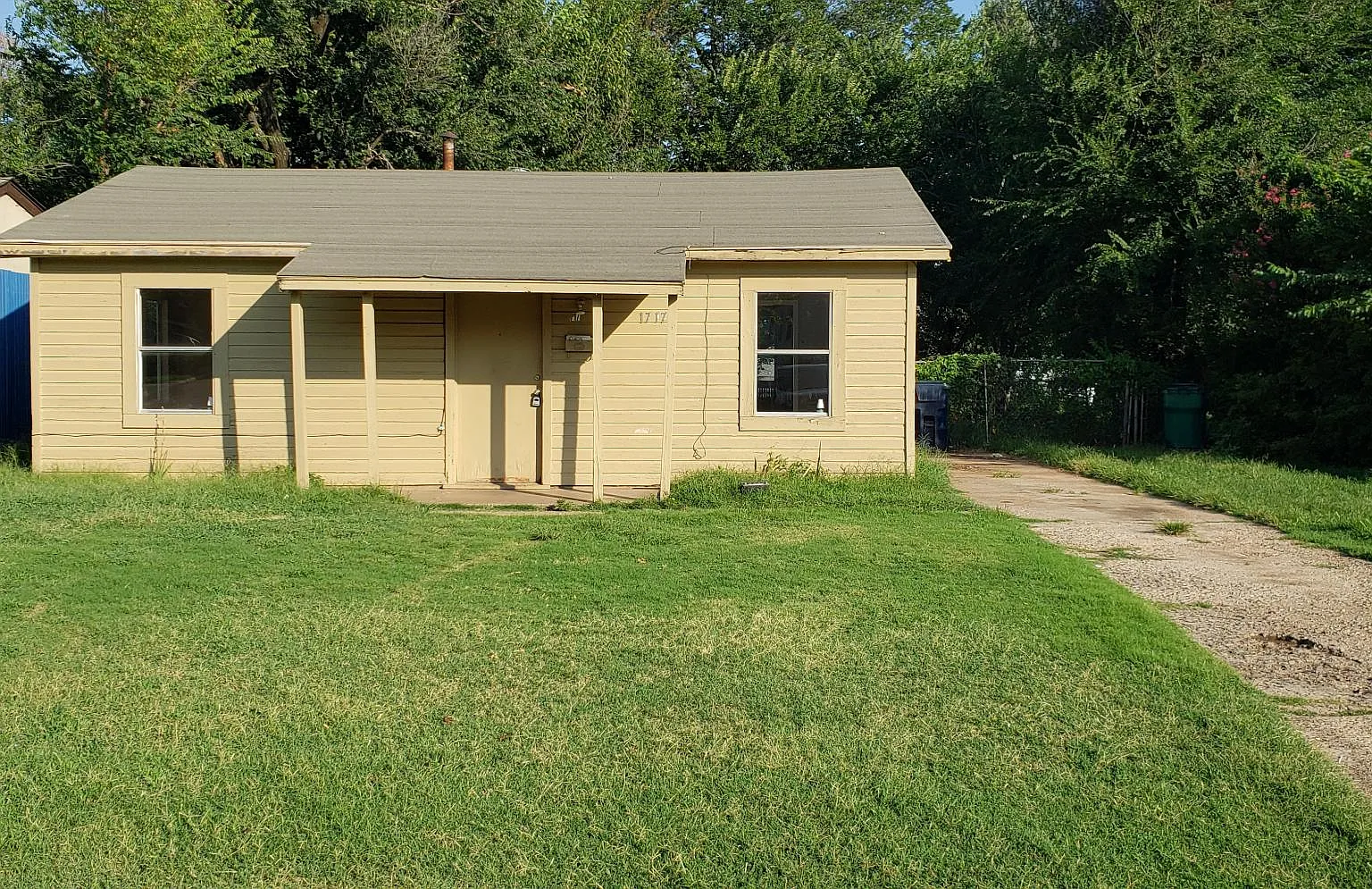 2 bed, 720 sqft, $700 — Photo 1