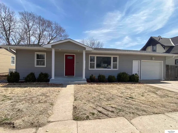 1110 E St, Fairbury, NE 68352