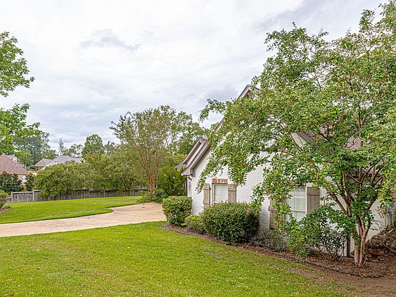 5th image of 180 Cotton Wood Dr