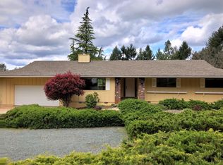 380 Summit Loop, Grants Pass, OR 97527