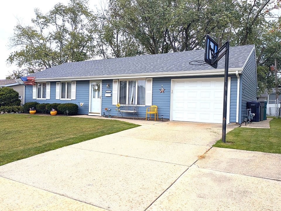 1st image of 15133 Huntington Ct