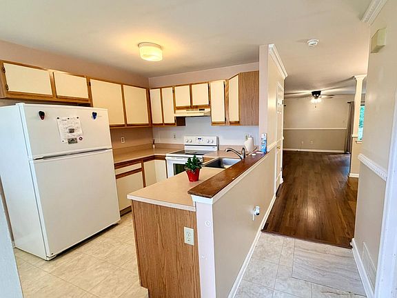 4th image of 73 Fox Meadow Dr