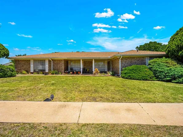 2501 NW Robinhood Dr, Lawton, OK 73505