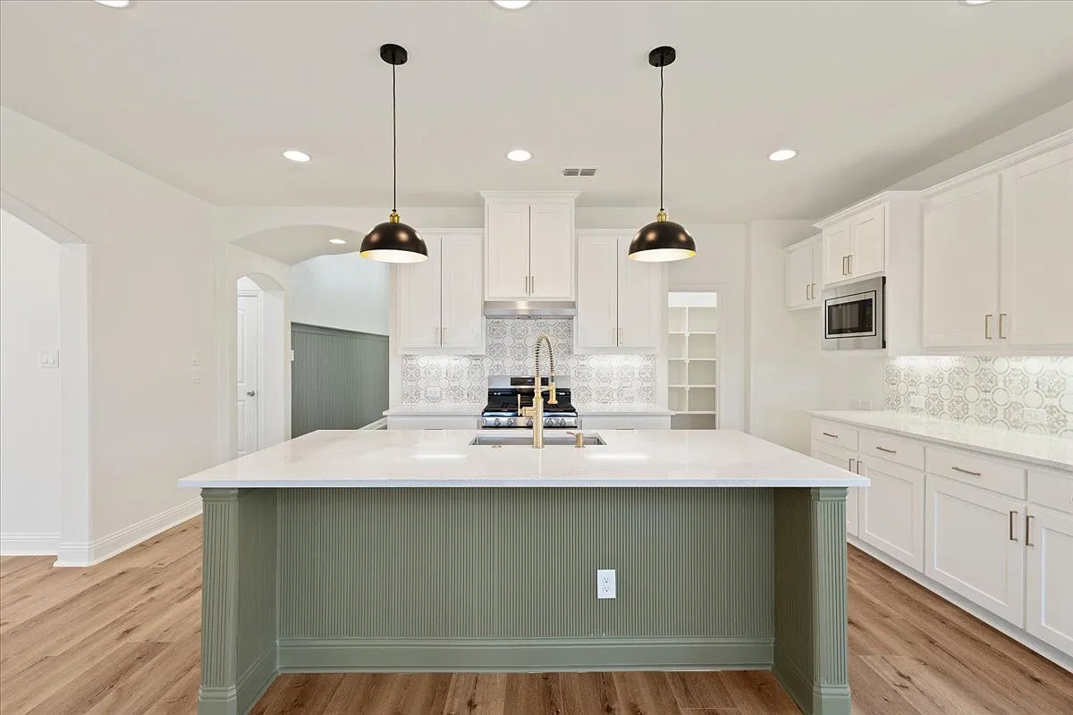 4 bed, 3.5 bath, 3391 sqft, $4,295 — Photo 1