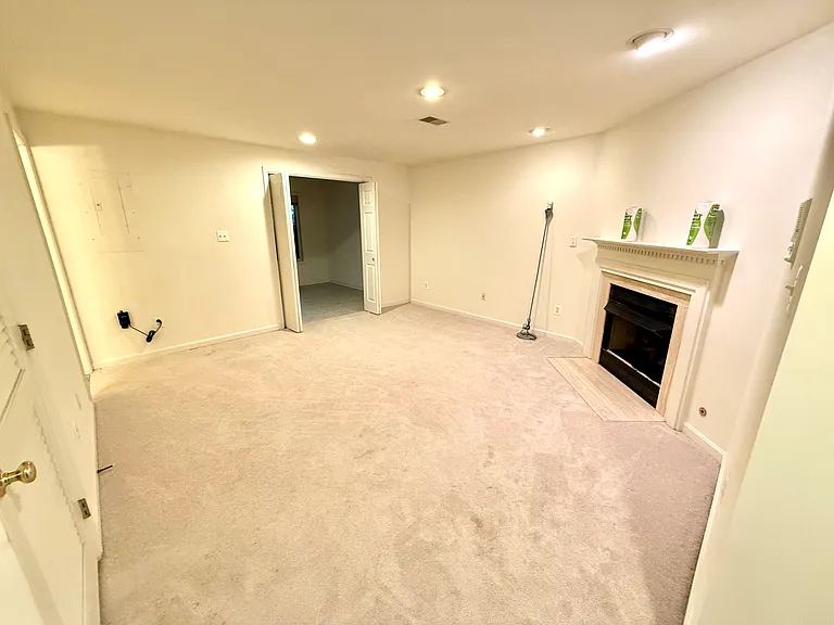 4028 Heatherstone Ct — Photo 32
