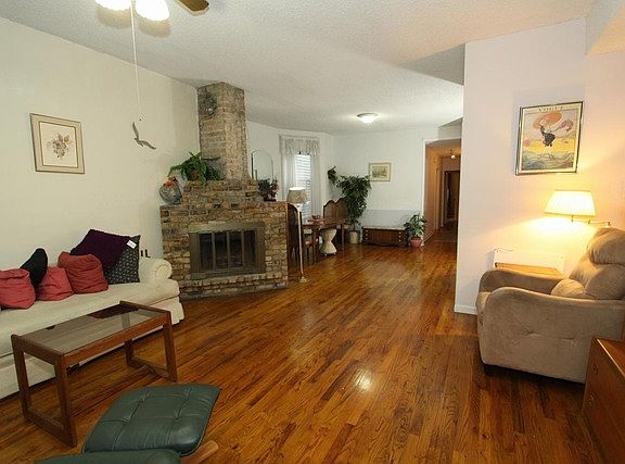 3rd image of 1037 W Lill Ave #1E